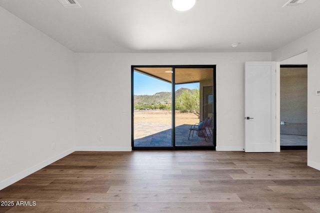 553 W Cavalry Road, New River, AZ 85087