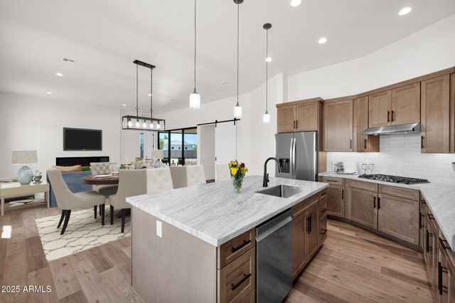 553 W Cavalry Road, New River, AZ 85087