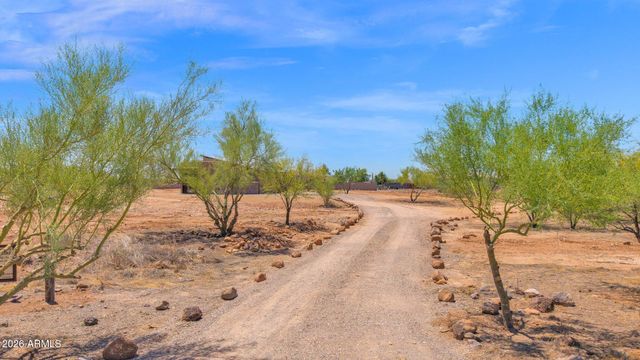 553 W Cavalry Road, New River, AZ 85087