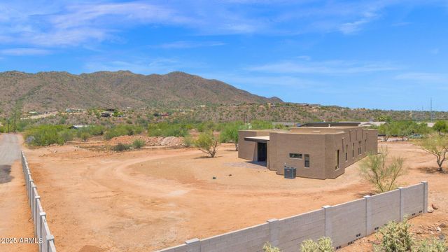 553 W Cavalry Road, New River, AZ 85087