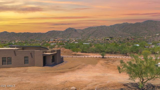 553 W Cavalry Road, New River, AZ 85087
