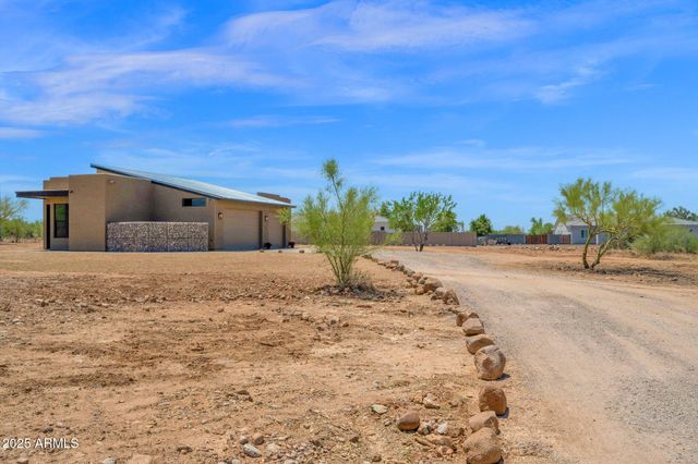 553 W Cavalry Road, New River, AZ 85087
