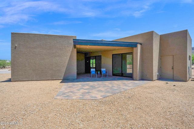 553 W Cavalry Road, New River, AZ 85087