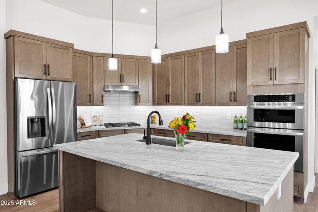 553 W Cavalry Road, New River, AZ 85087