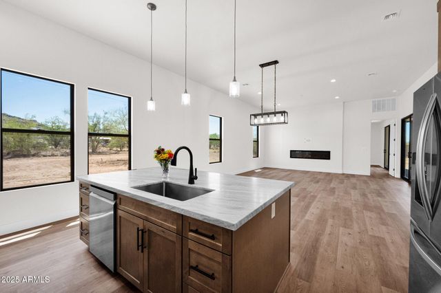 553 W Cavalry Road, New River, AZ 85087