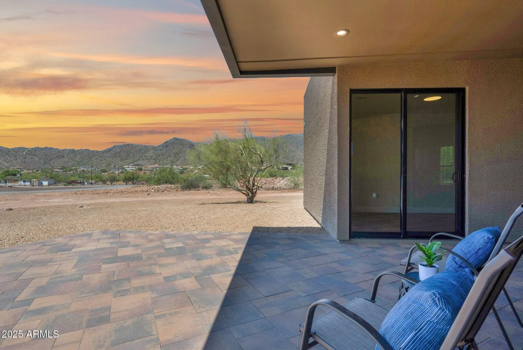 553 W Cavalry Road, New River, AZ 85087