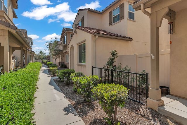 675 S Mandarin, Rialto, CA 92376