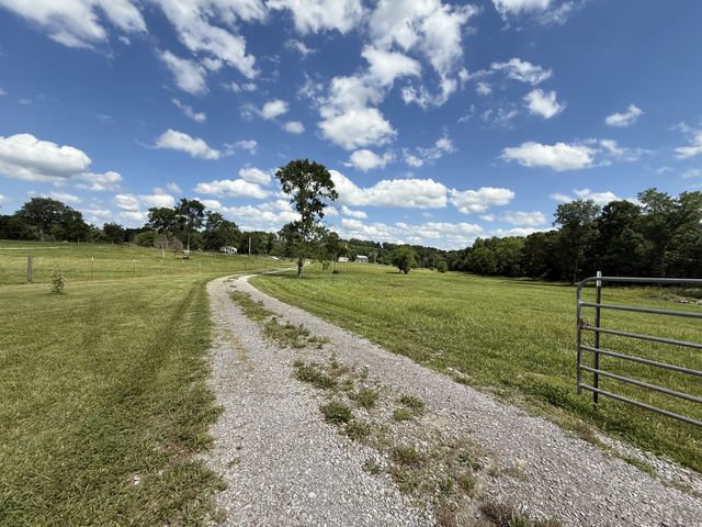 750 Railroad Rd, Wartrace, TN 37183