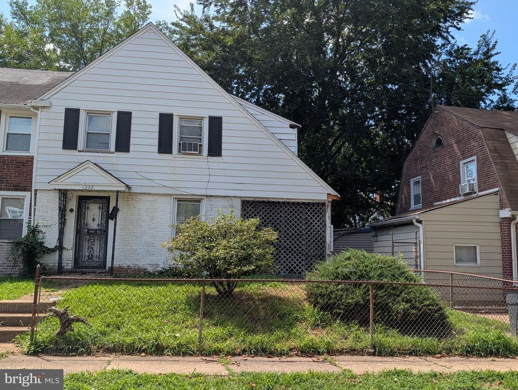 1228 CLOVER LN, CHESTER, PA 19013 — exterior