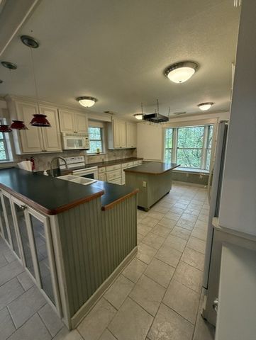 1379 Gilman Road, Kennedale, TX 76140