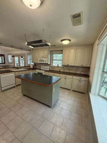 1379 Gilman Road, Kennedale, TX 76140