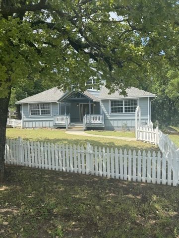 1379 Gilman Road, Kennedale, TX 76140