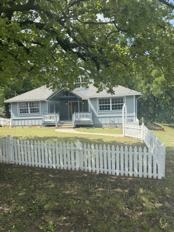 1379 Gilman Road, Kennedale, TX 76140