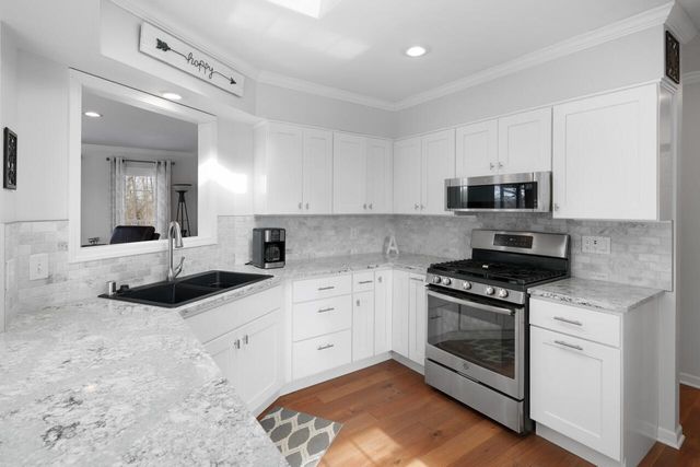 30527 Mountain LANE, Waterford, WI 53185