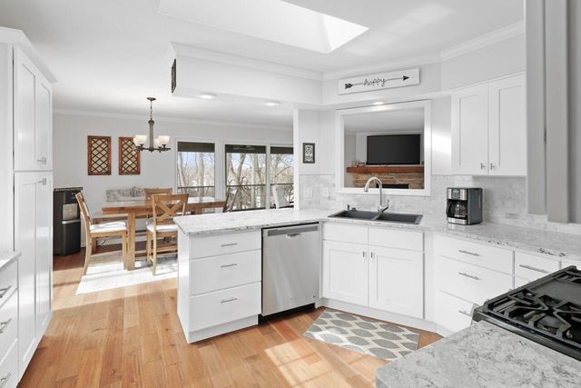 30527 Mountain LANE, Waterford, WI 53185