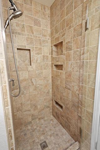 30527 Mountain LANE, Waterford, WI 53185