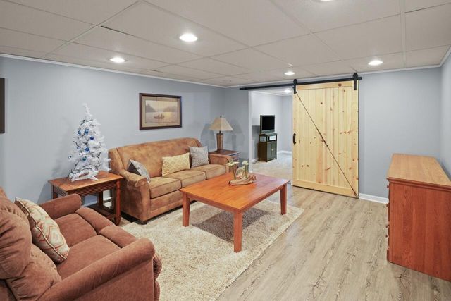 30527 Mountain LANE, Waterford, WI 53185