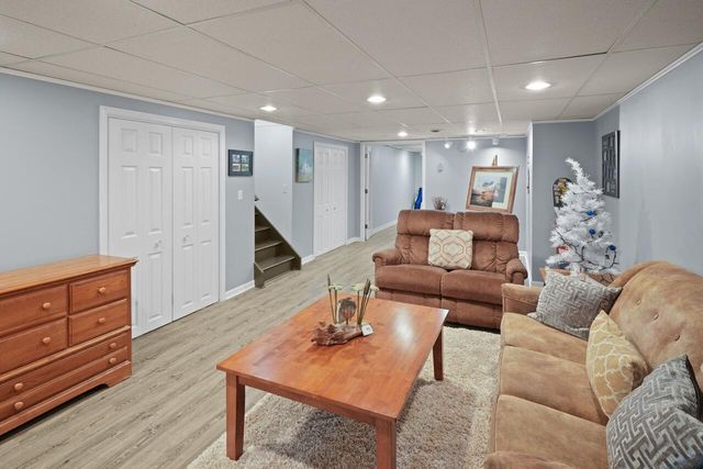 30527 Mountain LANE, Waterford, WI 53185