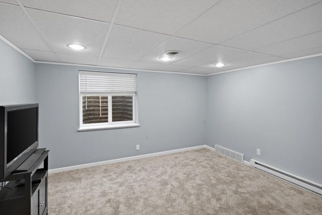 30527 Mountain LANE, Waterford, WI 53185