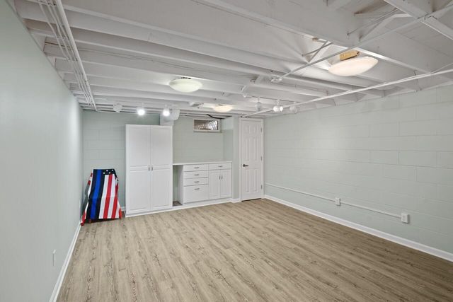 30527 Mountain LANE, Waterford, WI 53185