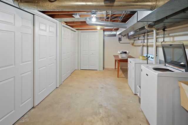 30527 Mountain LANE, Waterford, WI 53185