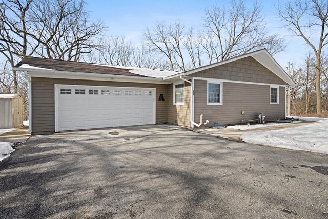 30527 Mountain LANE, Waterford, WI 53185