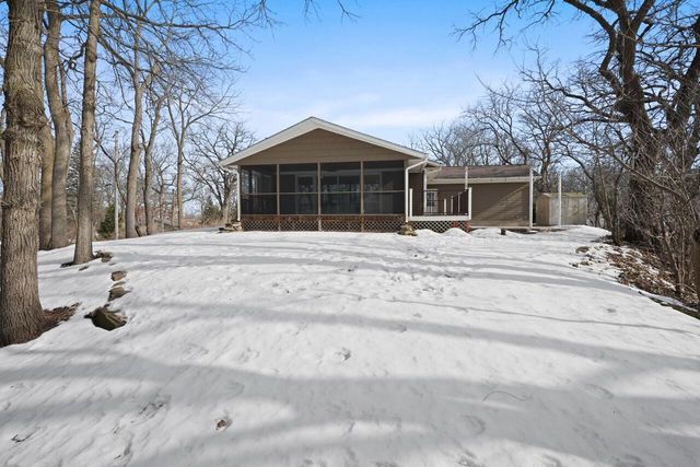 30527 Mountain LANE, Waterford, WI 53185
