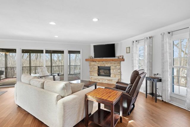 30527 Mountain LANE, Waterford, WI 53185