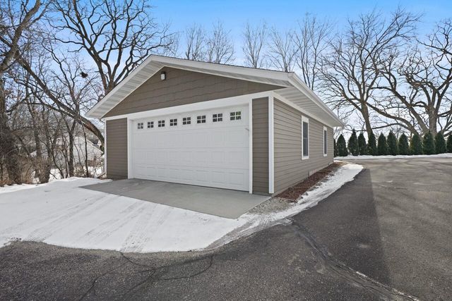 30527 Mountain LANE, Waterford, WI 53185