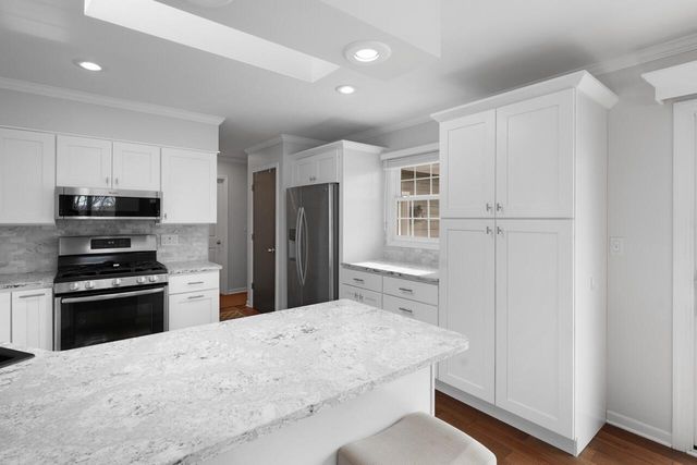 30527 Mountain LANE, Waterford, WI 53185