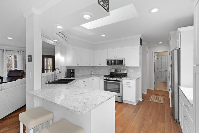 30527 Mountain LANE, Waterford, WI 53185