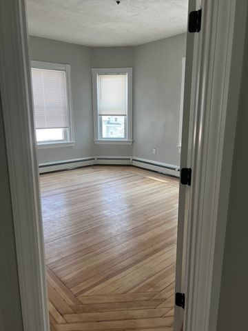 2039 Pleasant St 3, Fall River, MA 02723