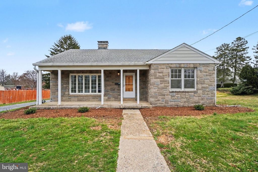 1555 LOCUST ST, New Cumberland, PA 17070