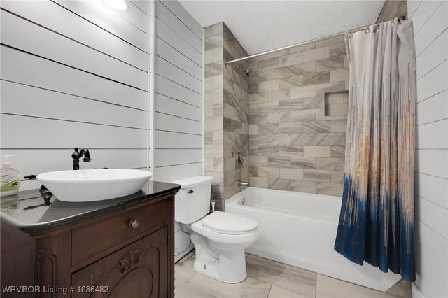 9201 Skypark Drive, Fort Smith, AR 72903