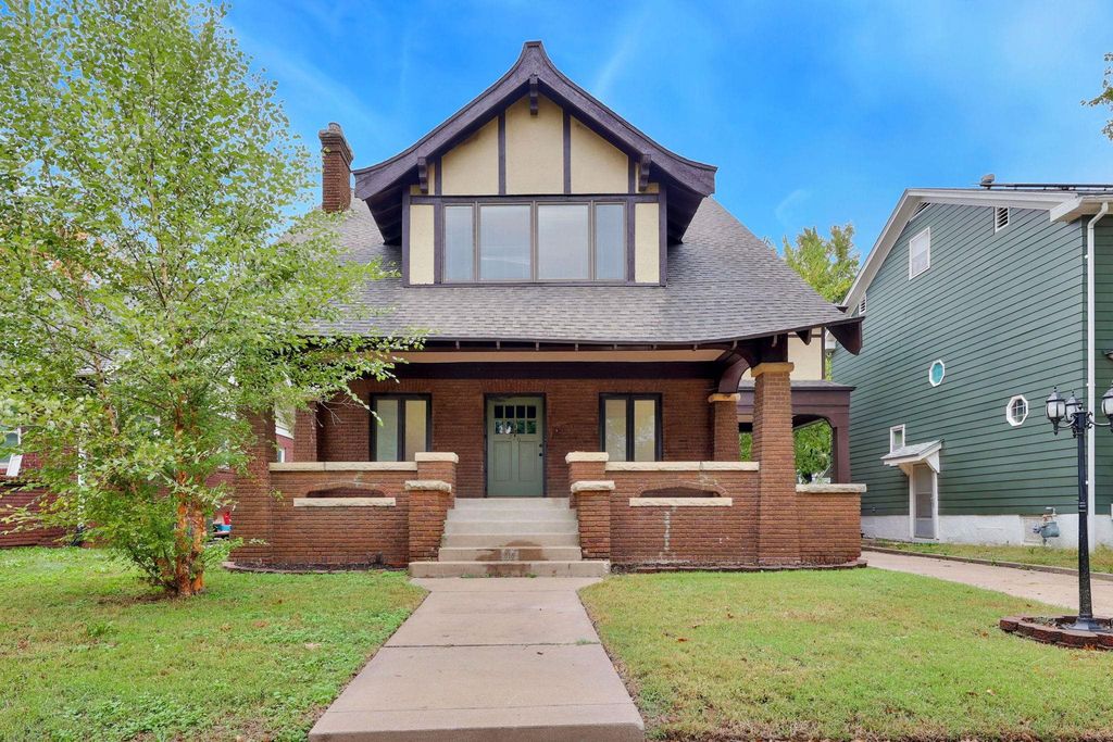 516 W Pine Ave, El Dorado, KS 67042