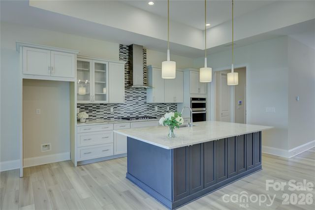 82105 Standing Oak Drive, Charlotte, NC 28278