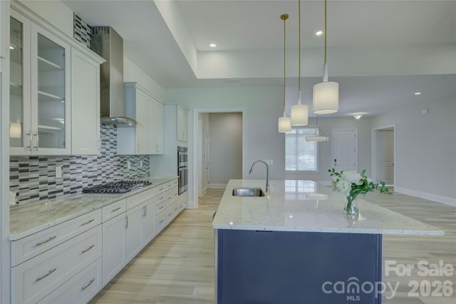 82105 Standing Oak Drive, Charlotte, NC 28278