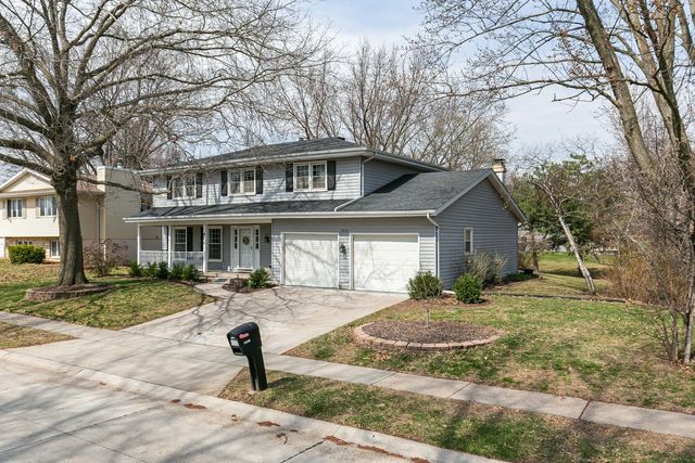 2540 E Crest Avenue, Bettendorf, IA 52722