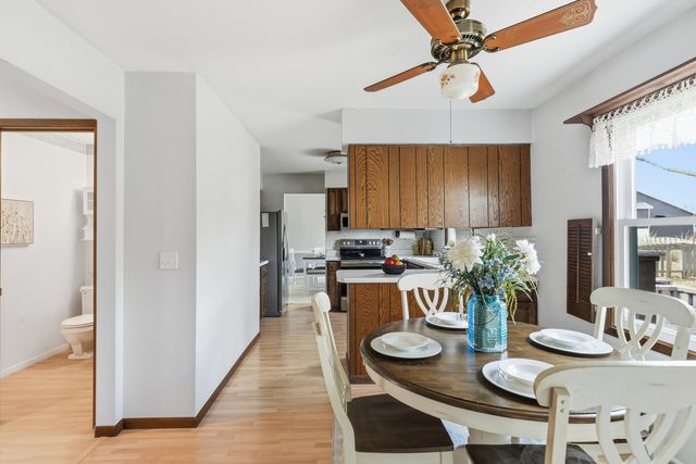 2540 E Crest Avenue, Bettendorf, IA 52722