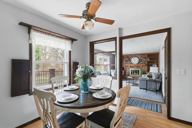 2540 E Crest Avenue, Bettendorf, IA 52722