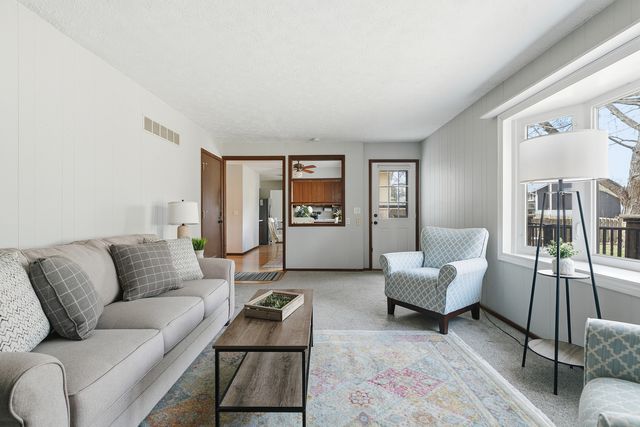 2540 E Crest Avenue, Bettendorf, IA 52722