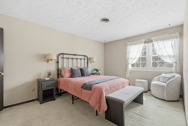 2540 E Crest Avenue, Bettendorf, IA 52722