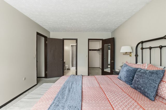 2540 E Crest Avenue, Bettendorf, IA 52722