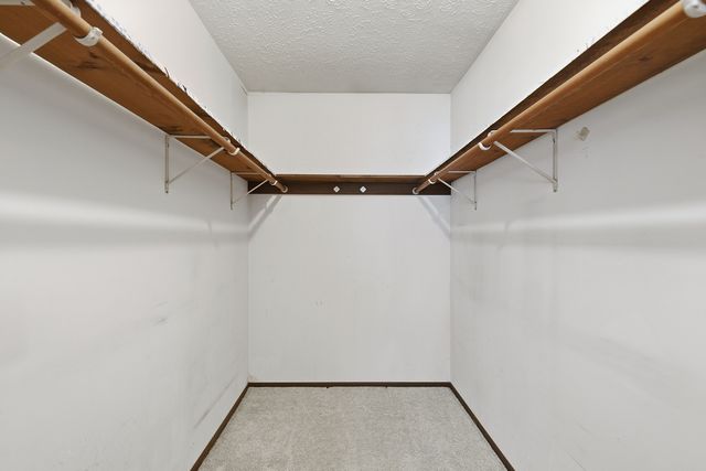 2540 E Crest Avenue, Bettendorf, IA 52722