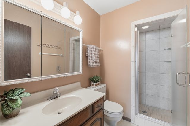 2540 E Crest Avenue, Bettendorf, IA 52722