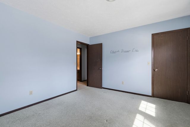 2540 E Crest Avenue, Bettendorf, IA 52722
