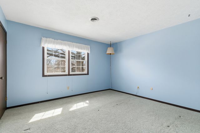 2540 E Crest Avenue, Bettendorf, IA 52722