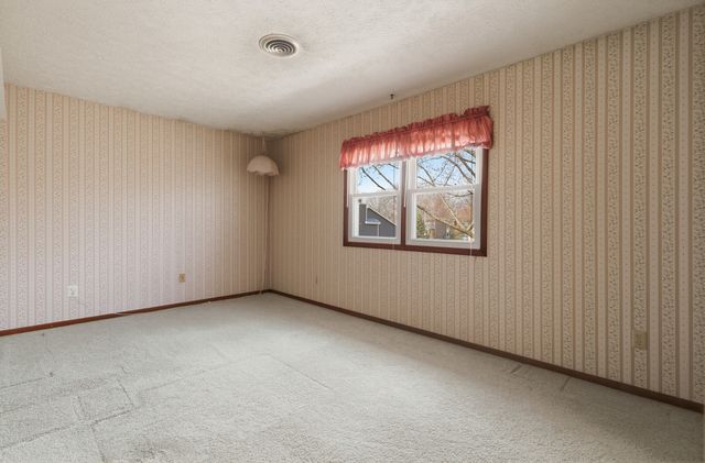 2540 E Crest Avenue, Bettendorf, IA 52722