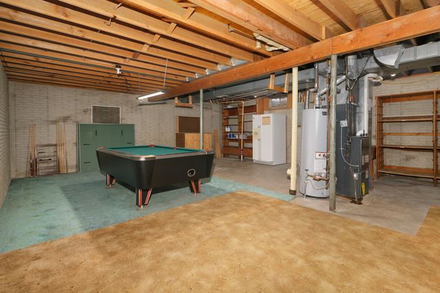 2540 E Crest Avenue, Bettendorf, IA 52722