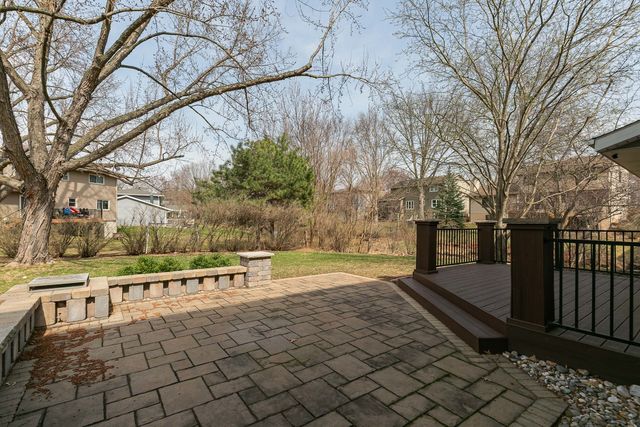 2540 E Crest Avenue, Bettendorf, IA 52722